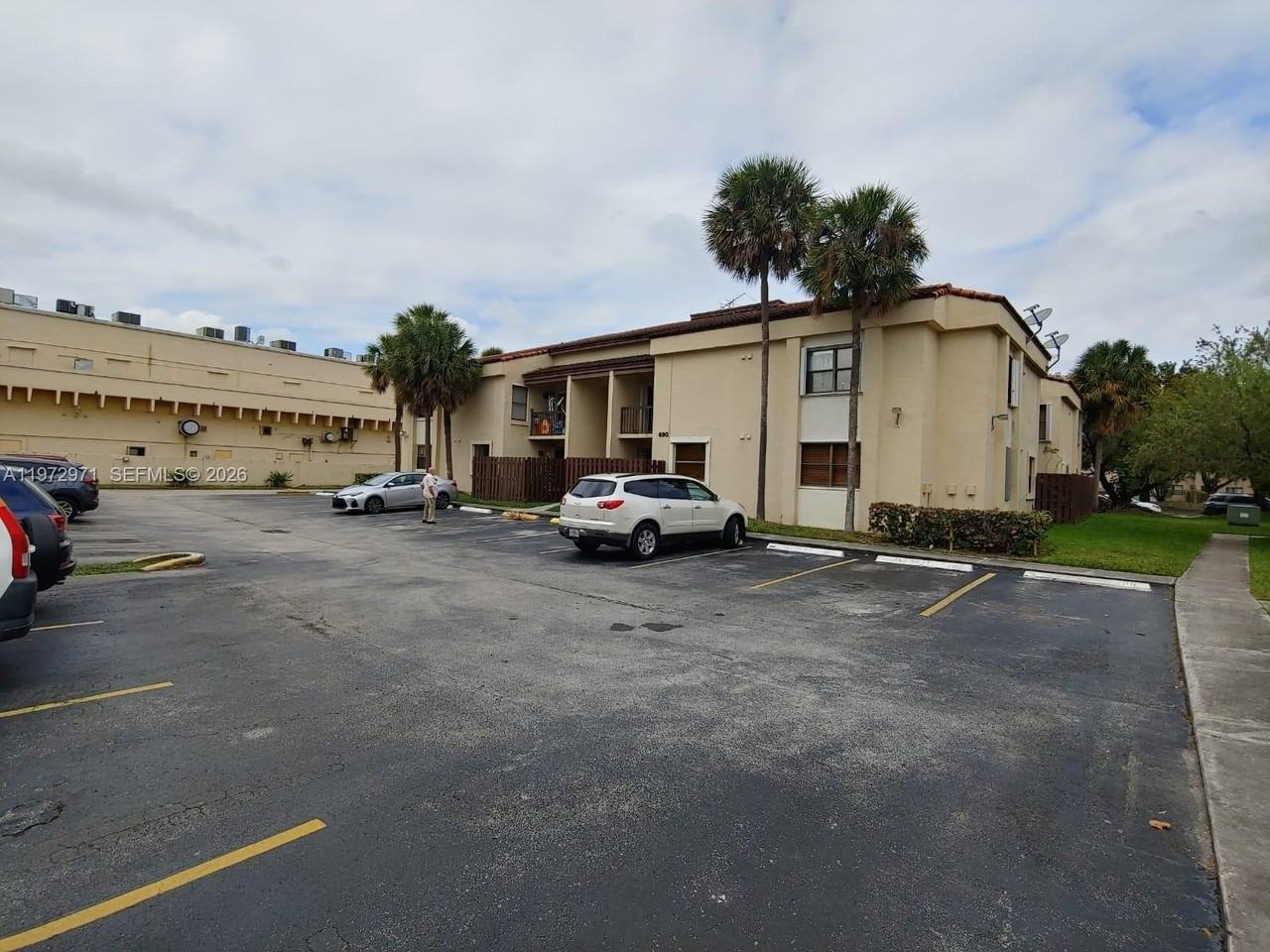 690 W Park Dr #2-204 - Photo 3 of 50