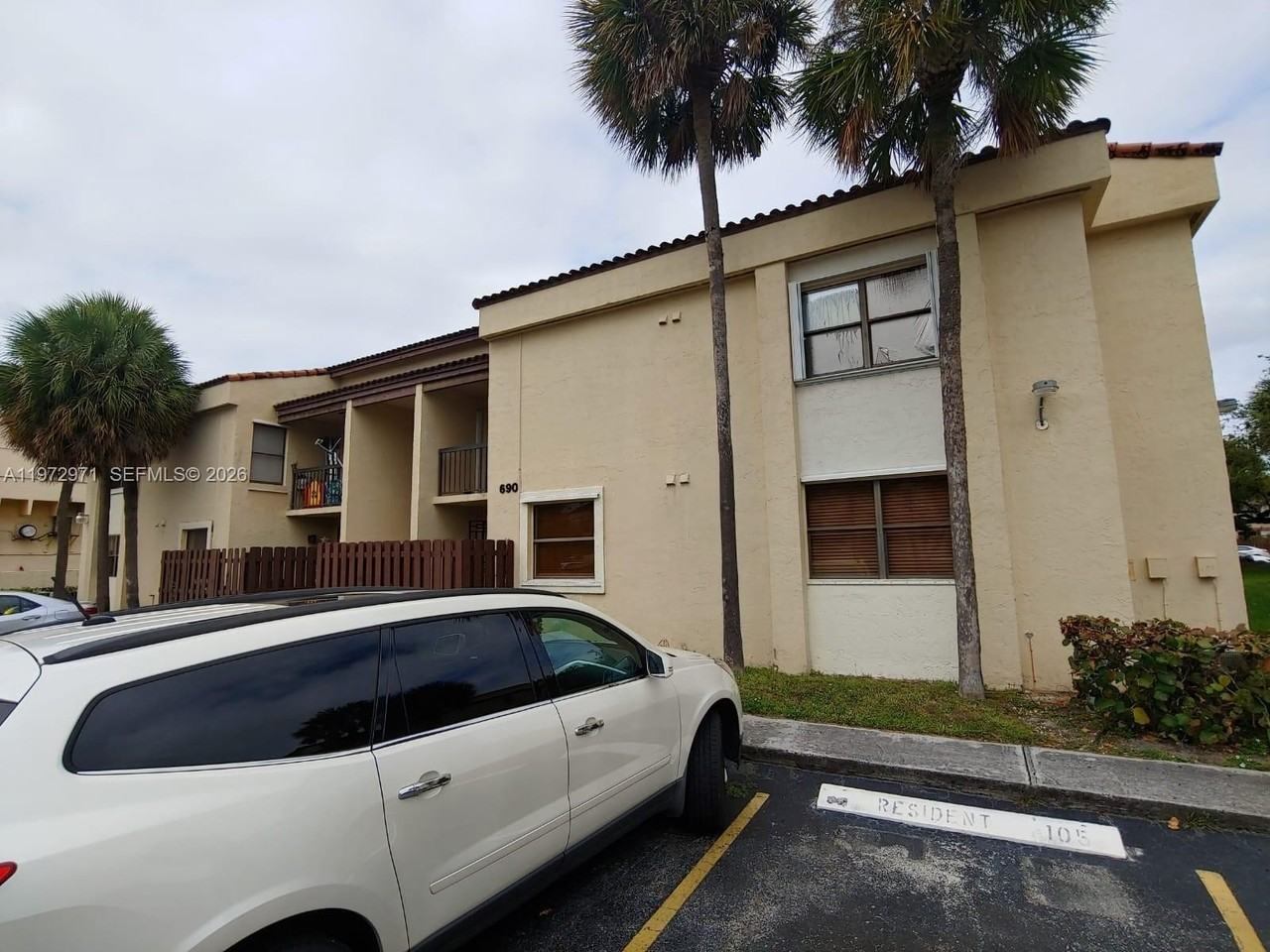 690 W Park Dr #2-204 - Photo 4 of 50