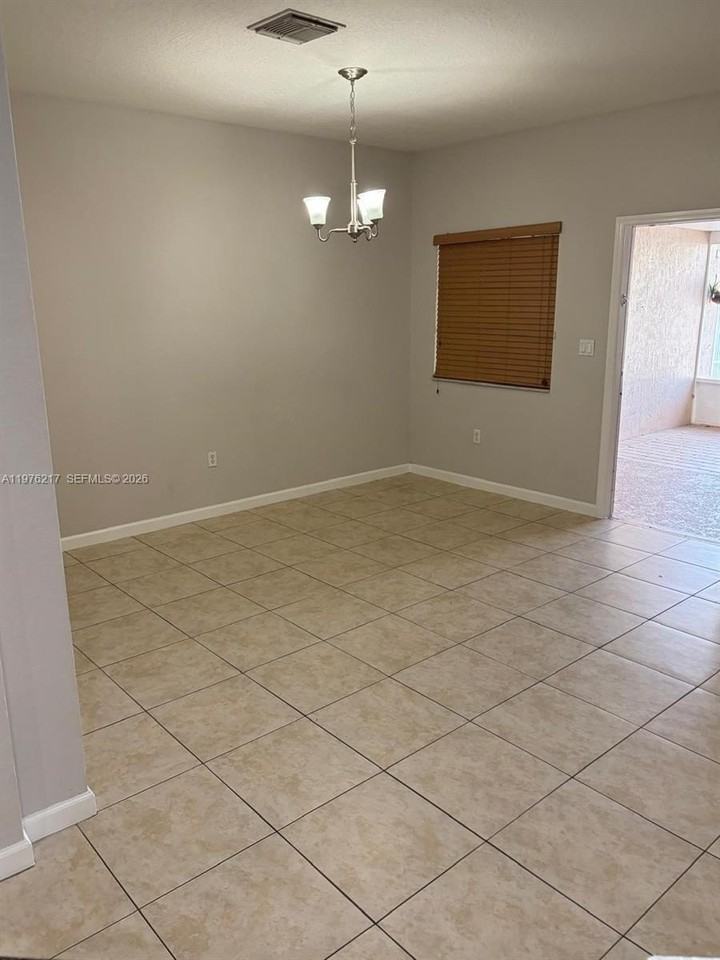 27918 Sw 140th Ave #27918 - Photo 2 of 34