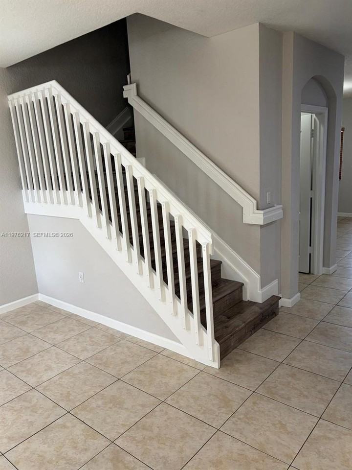 27918 Sw 140th Ave #27918 - Photo 3 of 34