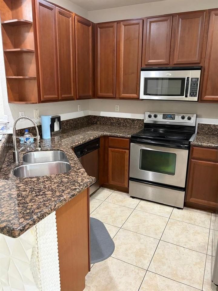 27918 Sw 140th Ave #27918 - Photo 5 of 34