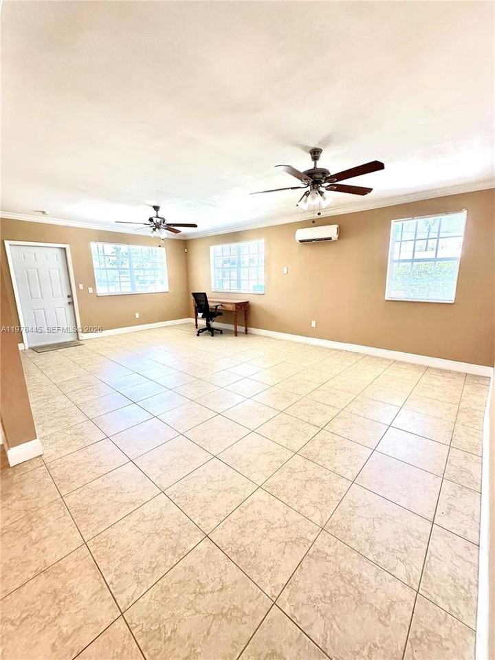 3101 Sw 67th Ave #0 - Photo 4 of 20