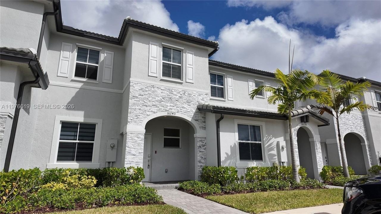 16243 Sw 292nd St #16243 - Photo 3 of 30