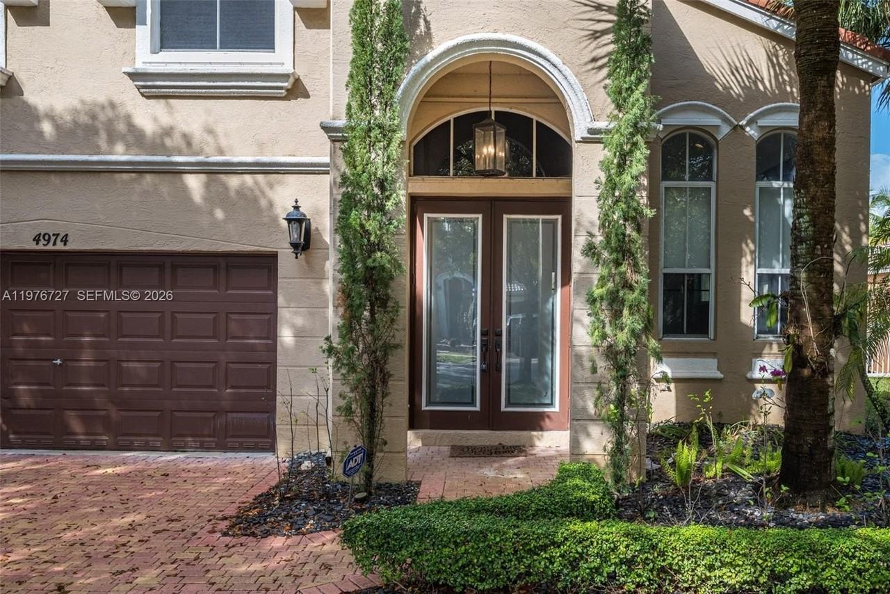 4974 Sw 166th Ave - Photo 4 of 39