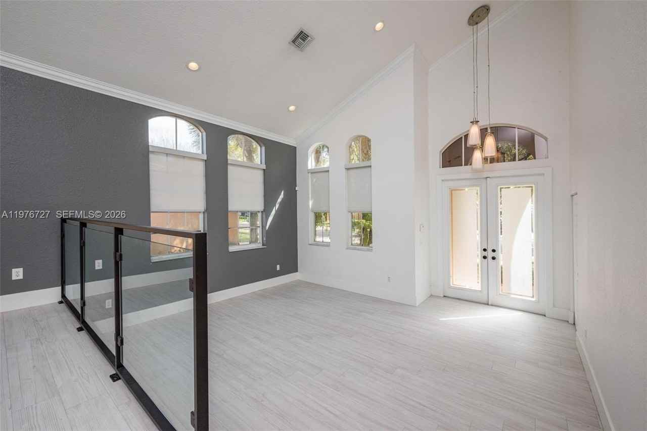 4974 Sw 166th Ave - Photo 5 of 39