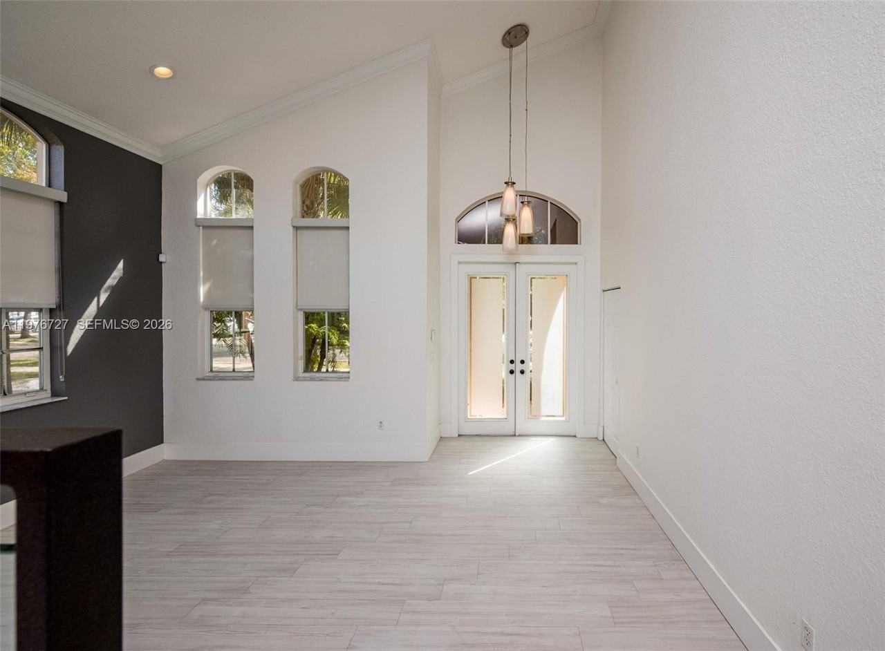 4974 Sw 166th Ave - Photo 7 of 39