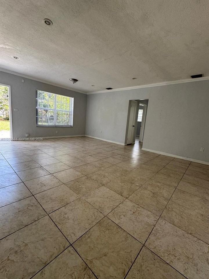 16981 Ne 8th Ct - Photo 6 of 17