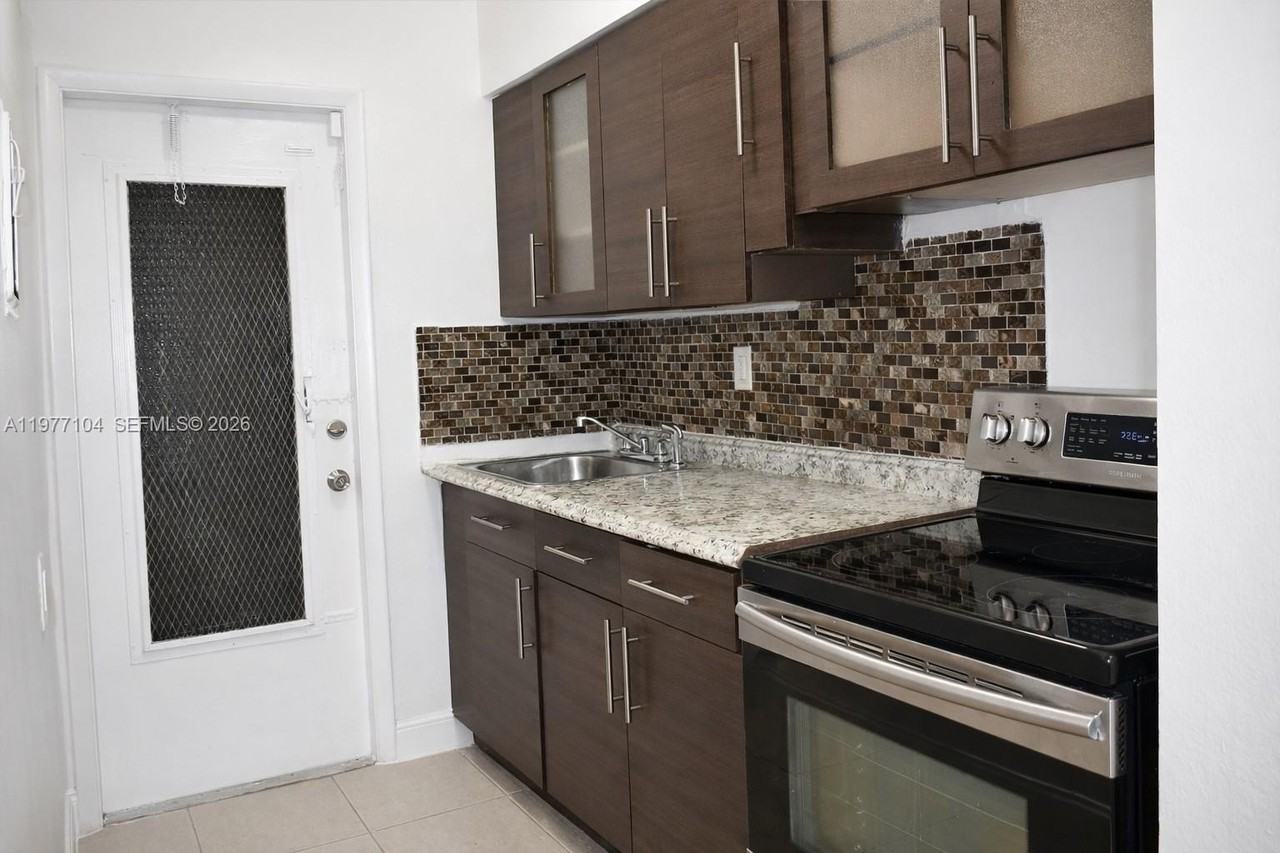 16851 Ne 21st Ave #14 - Photo 3 of 15