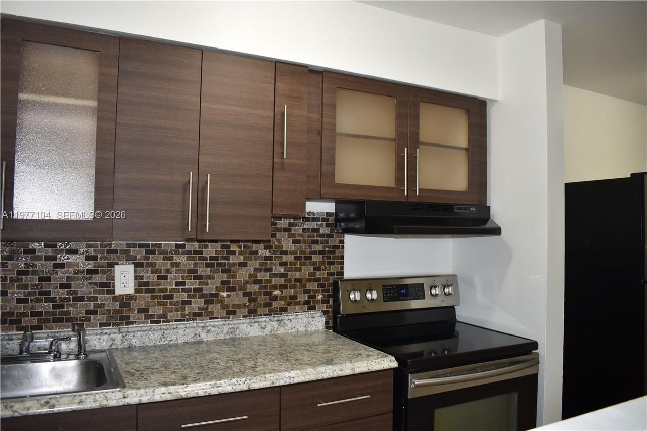 16851 Ne 21st Ave #14 - Photo 4 of 15