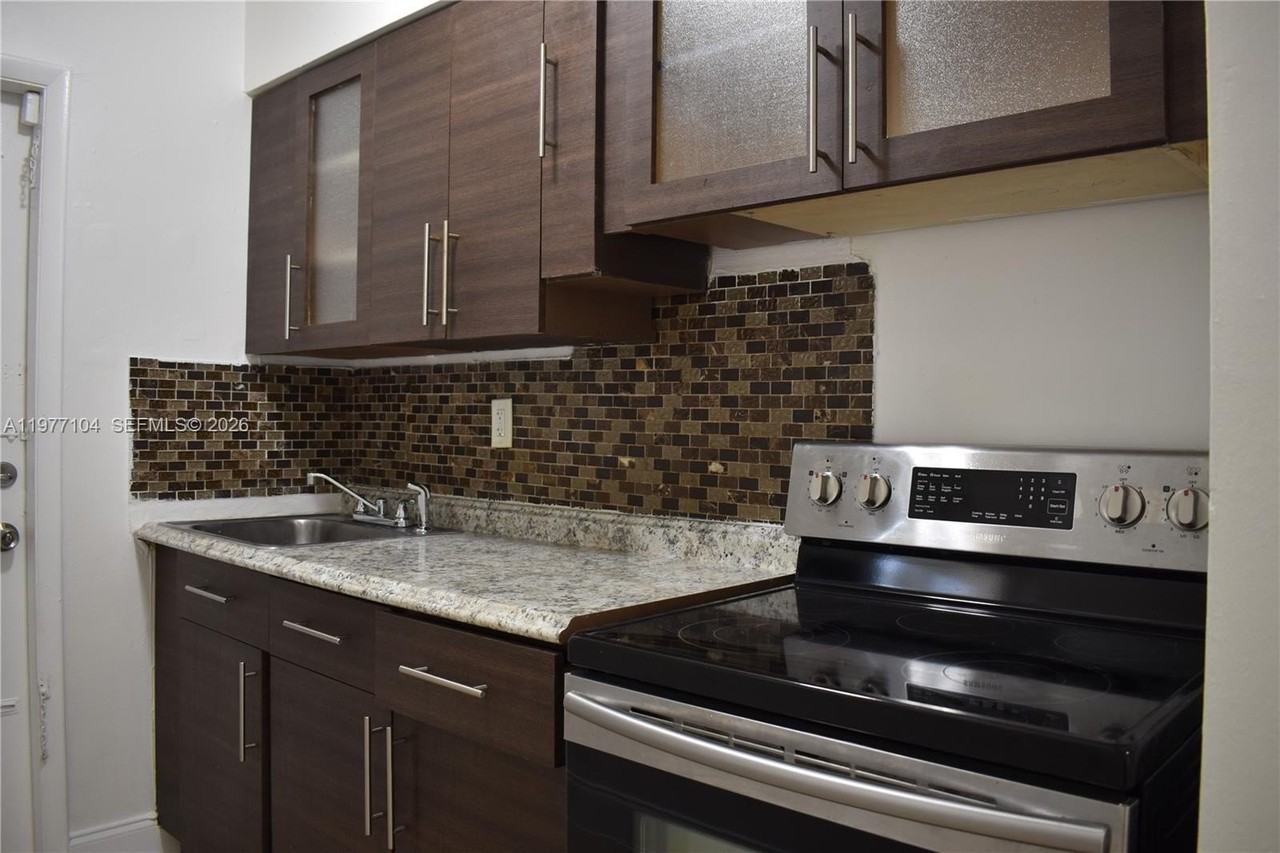 16851 Ne 21st Ave #14 - Photo 5 of 15