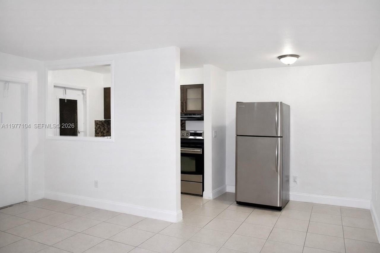 16851 Ne 21st Ave #14 - Photo 7 of 15