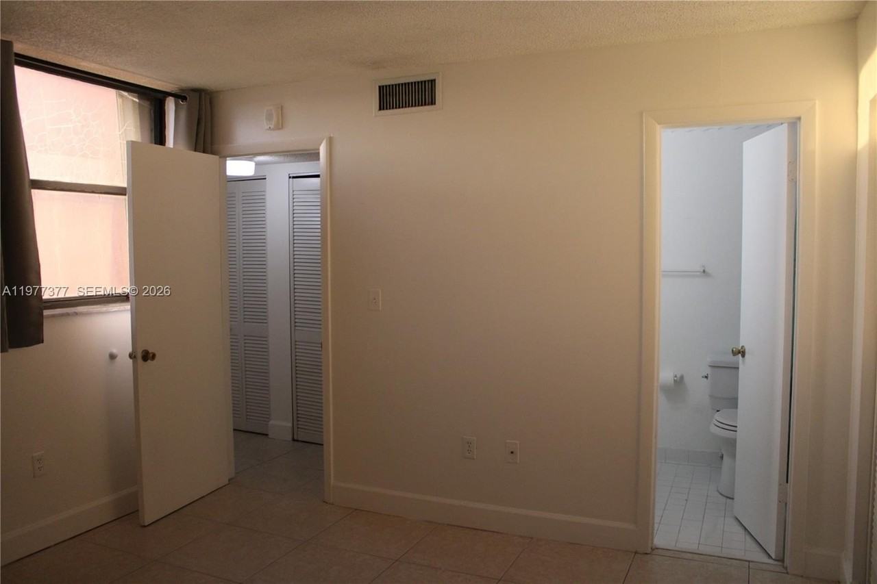 9410 W Flagler St #413 - Photo 5 of 11