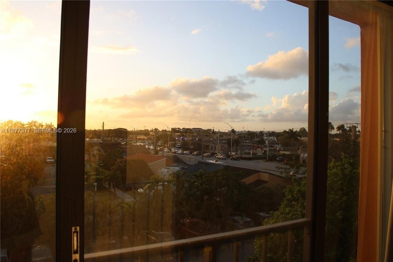 9410 W Flagler St #413 - Photo 7 of 11