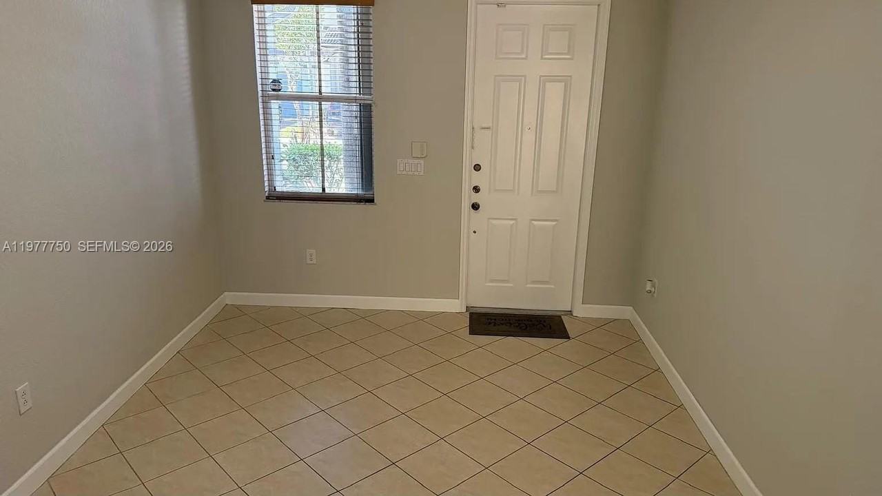 7655 Nw 116th Ave - Photo 4 of 24