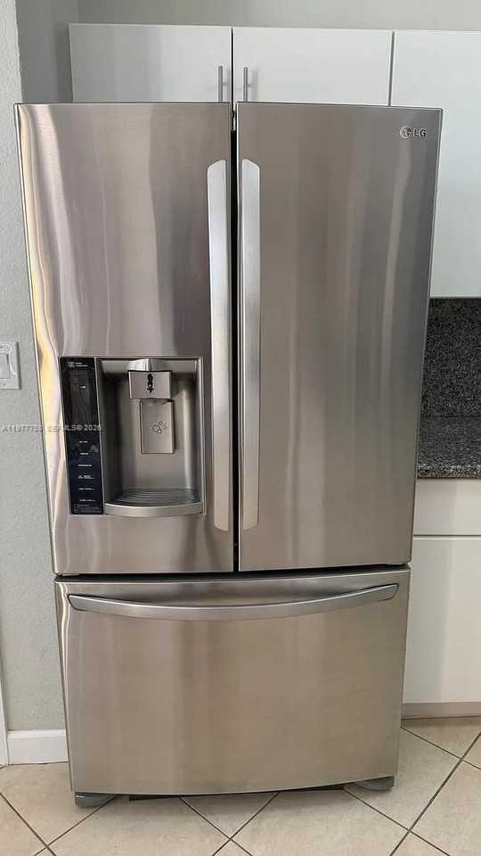 7655 Nw 116th Ave - Photo 5 of 24