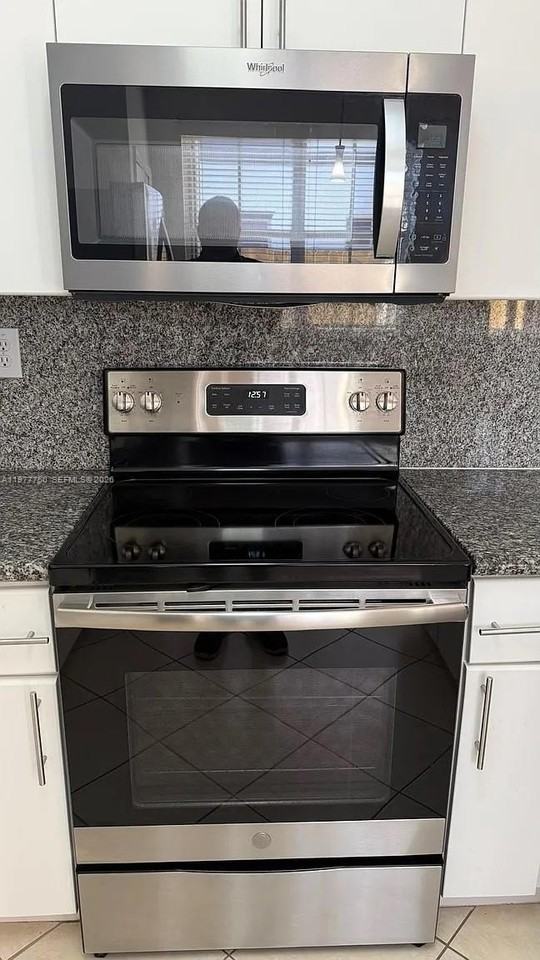 7655 Nw 116th Ave - Photo 6 of 24