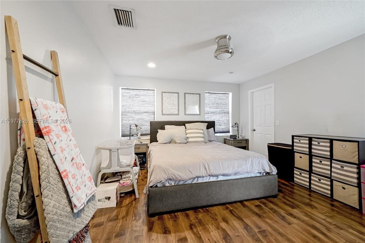 1410 Sw 106th Ter - Photo 5 of 15