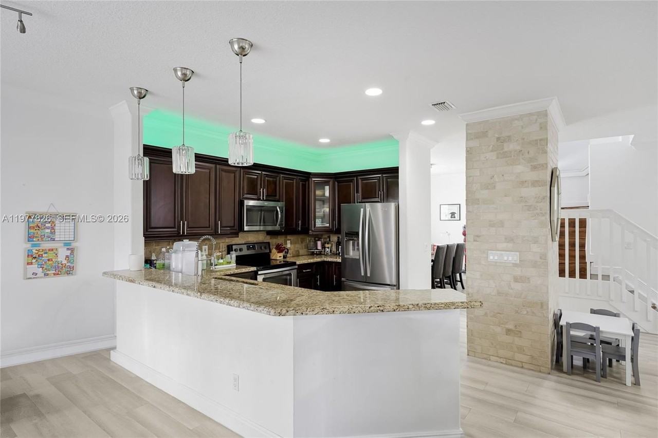 1410 Sw 106th Ter - Photo 7 of 15