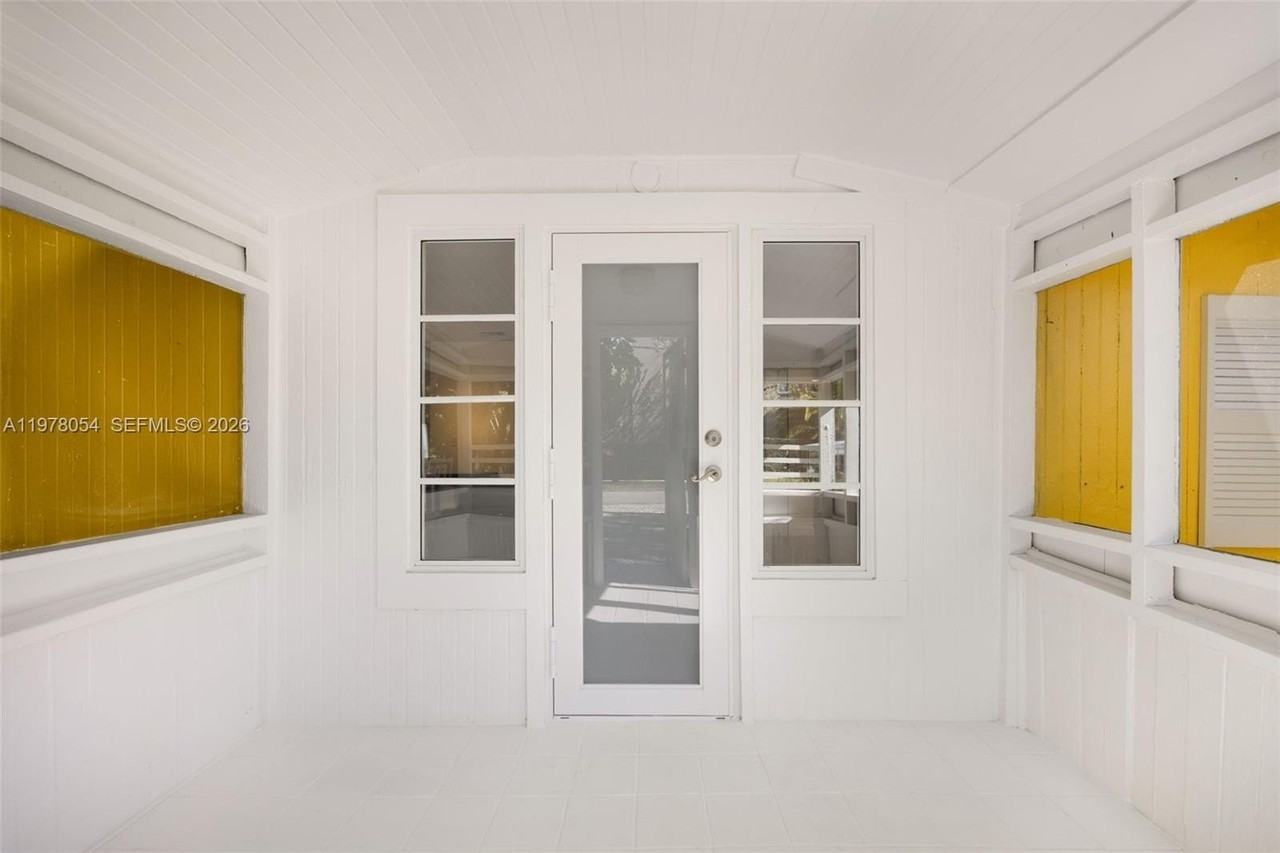 3041 Calusa St - Photo 3 of 15