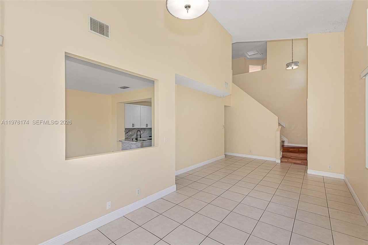 15853 Sw 10th St - Photo 7 of 33