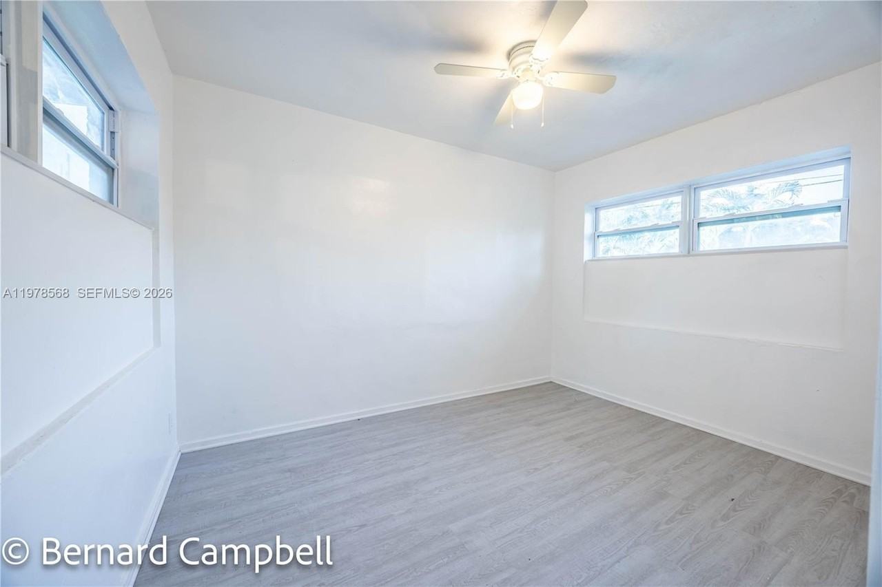 918 Nw 13th Ct #1 - Photo 4 of 24