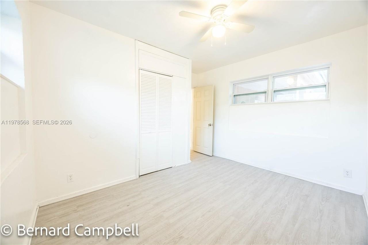 918 Nw 13th Ct #1 - Photo 5 of 24