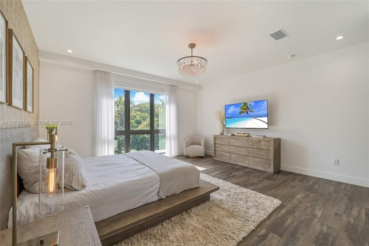 56 Samana Dr - Photo 7 of 34