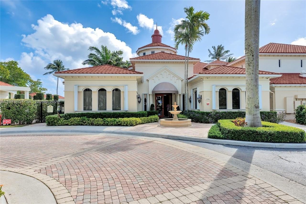 2309 Tuscany Way #2309 - Photo 2 of 40