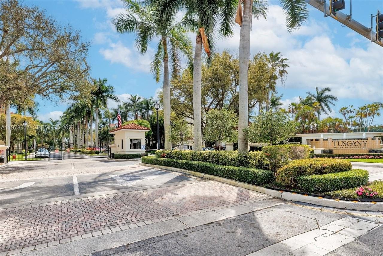 2309 Tuscany Way #2309 - Photo 3 of 40