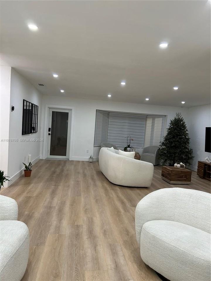 15915 Sw 103rd Pl - Photo 3 of 17