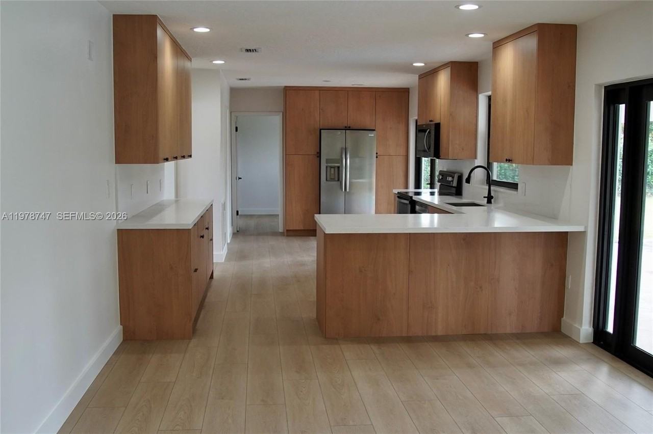 12504 Sw 99th Ave #0 - Photo 4 of 17