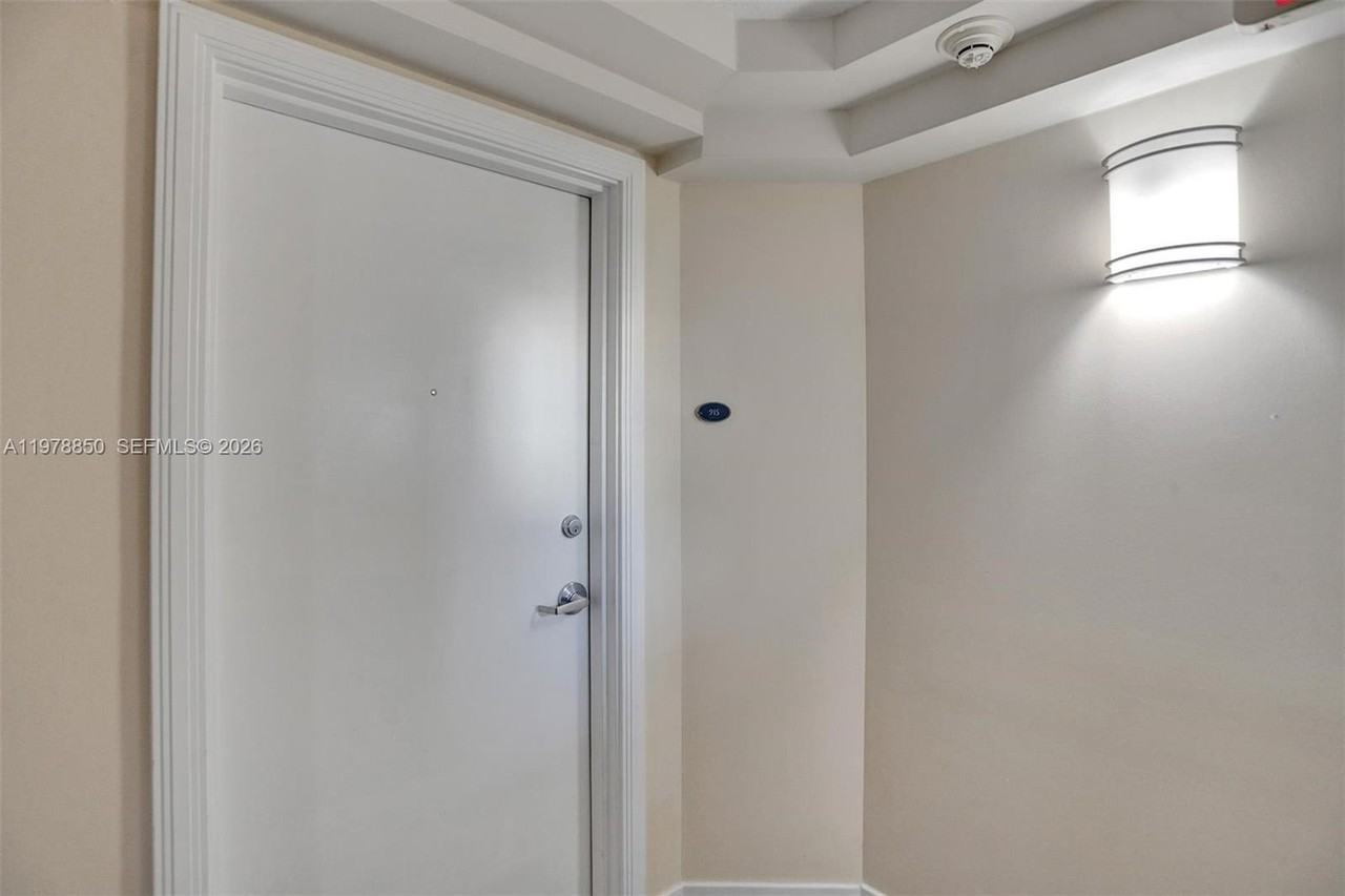 6917 Collins Ave #915 - Photo 2 of 29