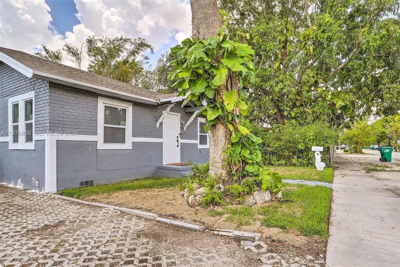 1920 Nw 47th St - Photo 2 of 17