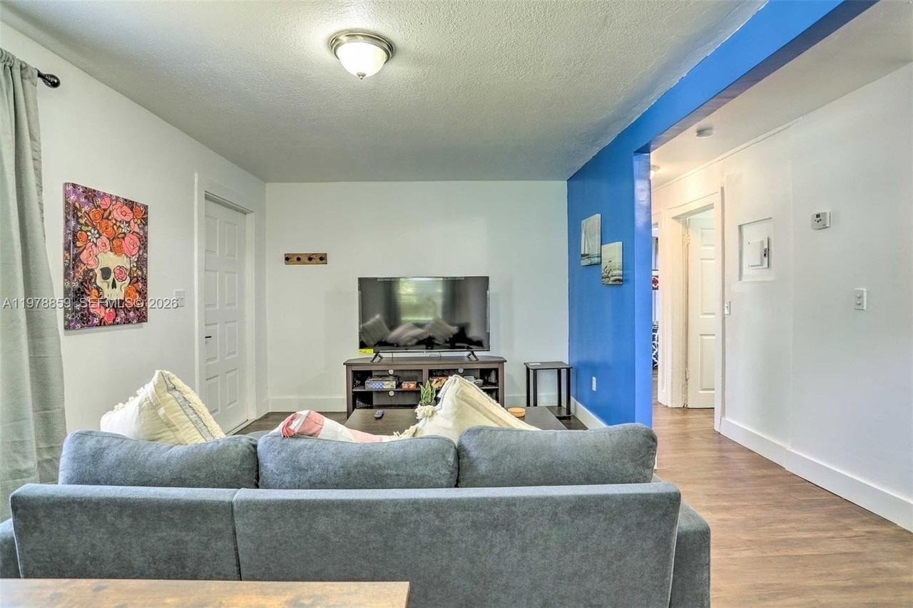 1920 Nw 47th St - Photo 5 of 17