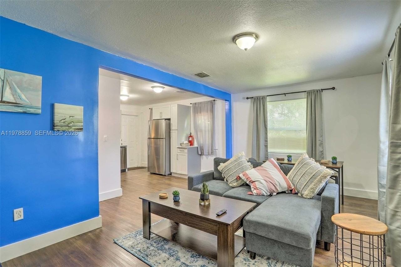 1920 Nw 47th St - Photo 6 of 17