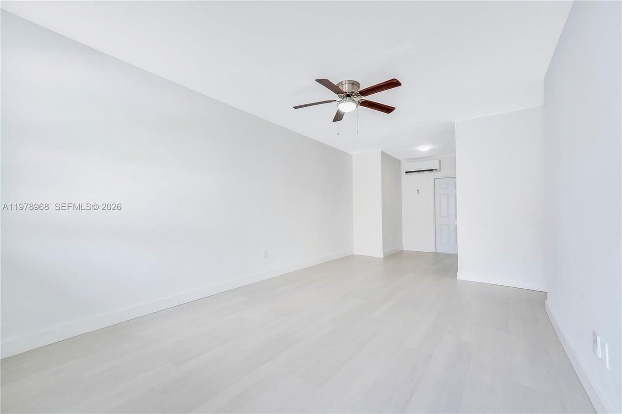 15991 Ne 18th Pl #3 - Photo 3 of 14