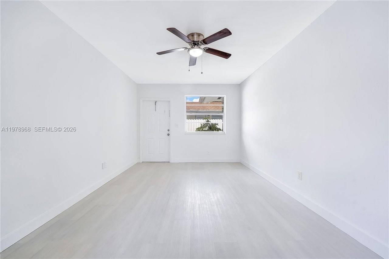 15991 Ne 18th Pl #3 - Photo 5 of 14