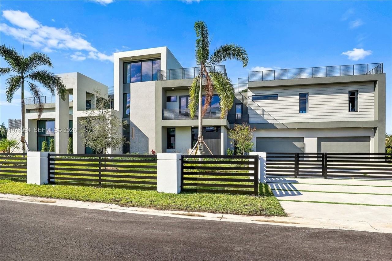 2311 Sw 108th Ter - Photo 4 of 50