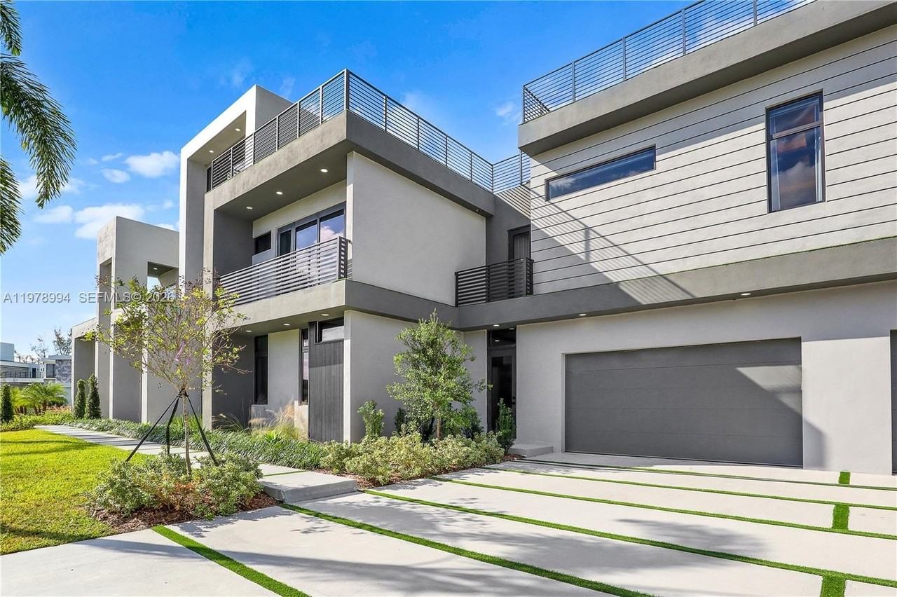 2311 Sw 108th Ter - Photo 5 of 50