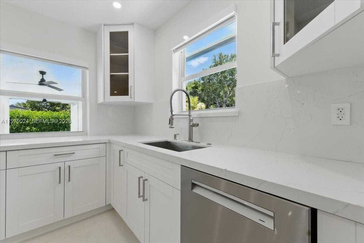 7860 Sw 158th Ter - Photo 6 of 23