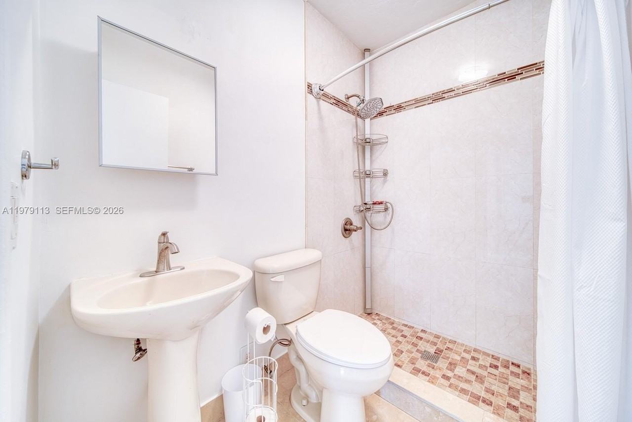 3930 Sw 68th Ave - Photo 3 of 27