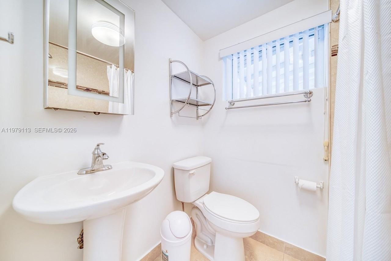 3930 Sw 68th Ave - Photo 4 of 27