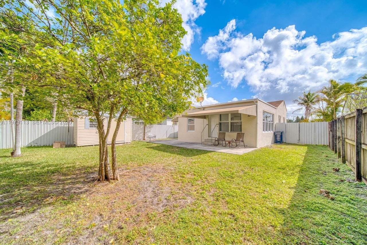 3930 Sw 68th Ave - Photo 5 of 27