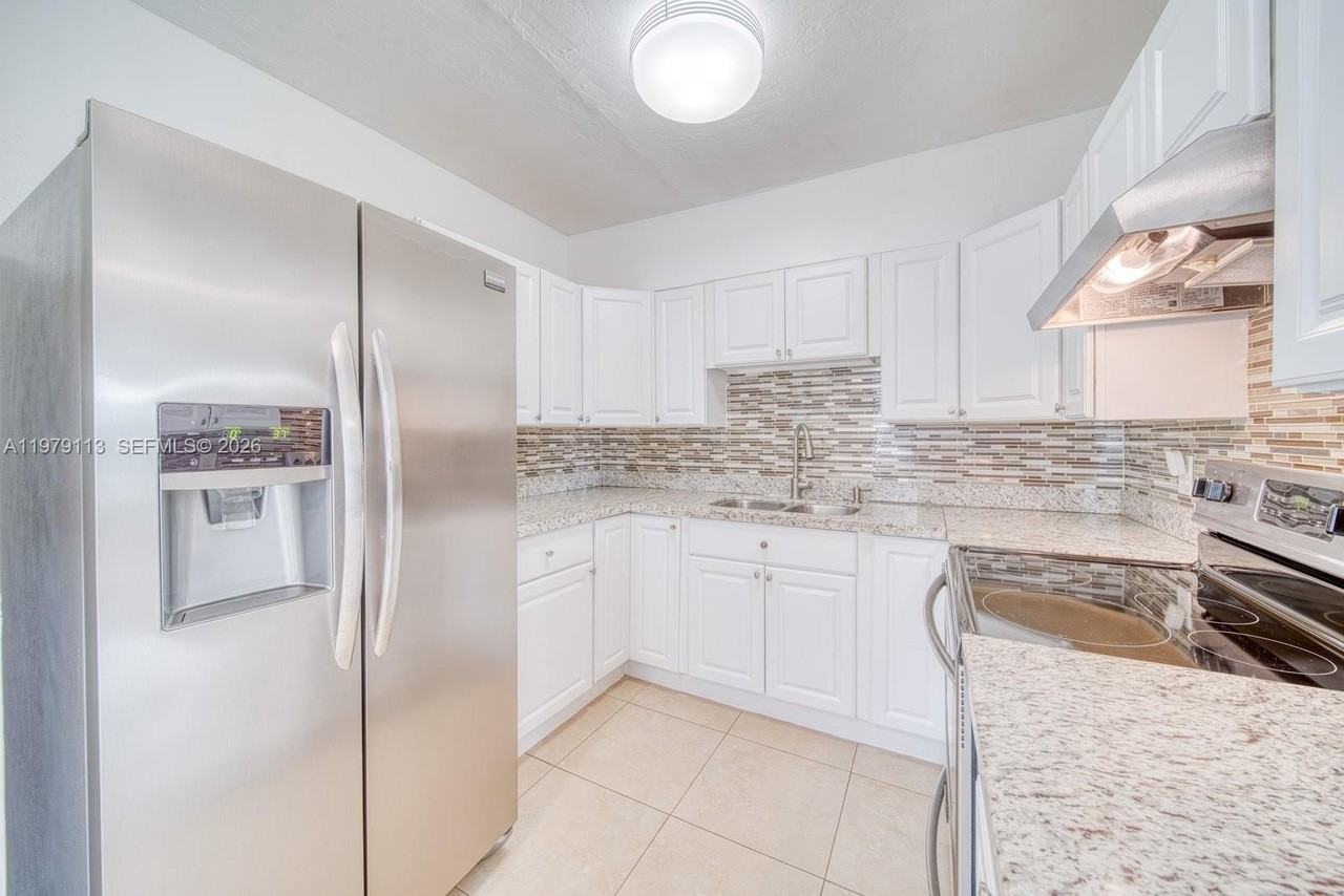 3930 Sw 68th Ave - Photo 7 of 27