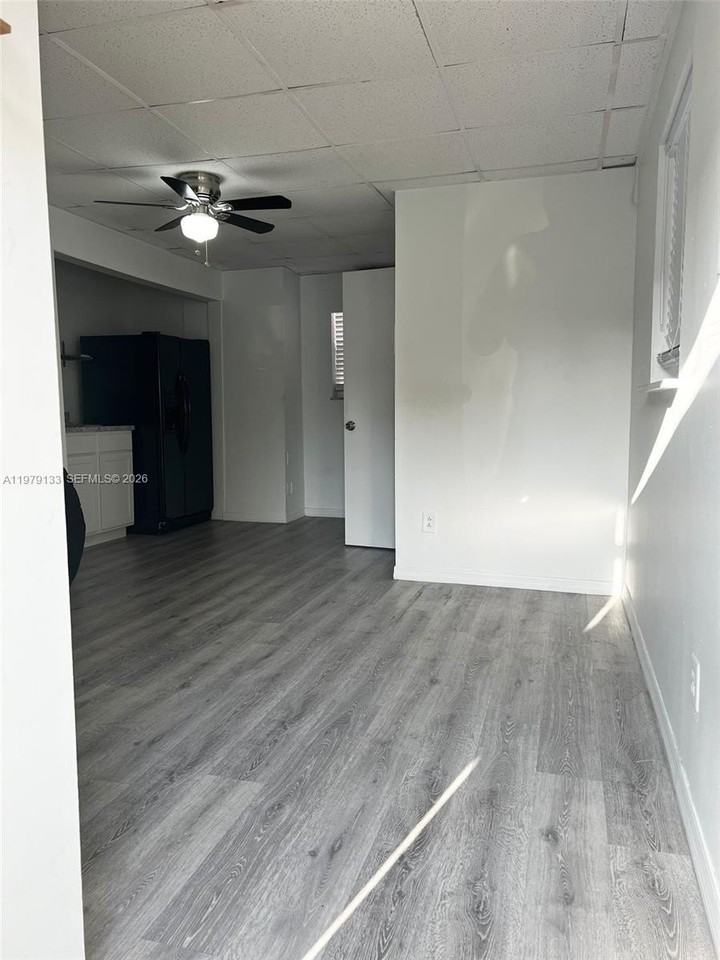 9731 Nw 24th St - Photo 4 of 11