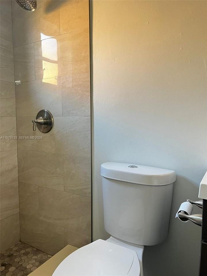 9731 Nw 24th St - Photo 6 of 11