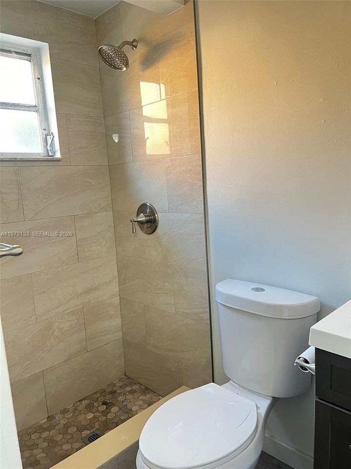 9731 Nw 24th St - Photo 7 of 11