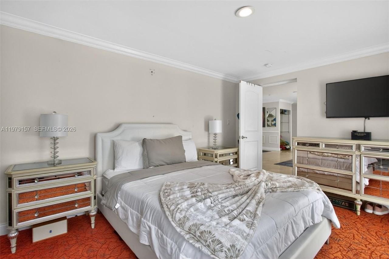 268 Se 8th Ave - Photo 6 of 47