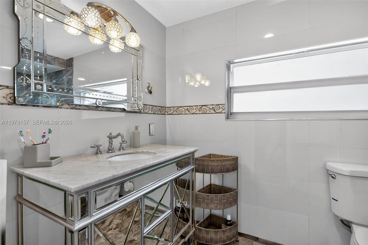 268 Se 8th Ave - Photo 7 of 47