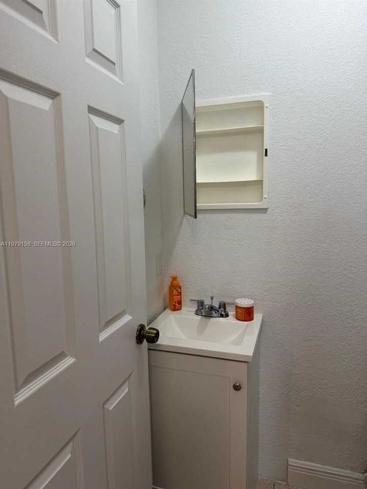 2099 Nw 26th Ave #1C - Photo 4 of 8